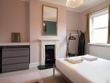 Westbrook Road - Top Floor Apartment with sea views from front door