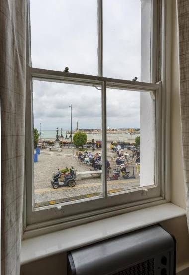 Harbour View - Stunning Margate Seafront Home
