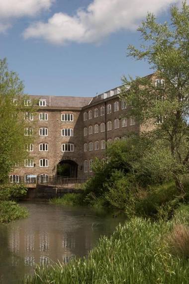 Pettifers Freehouse Hotel