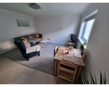 360 Serviced Accommodations - Canal Side Retreat - 2 Bedroom Apartment