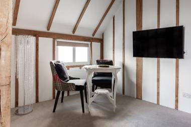 Plume Apartment by Creative Stays