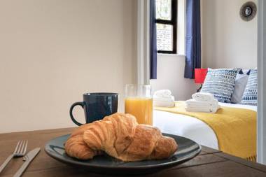 Promenade Apartment by Creative Stays