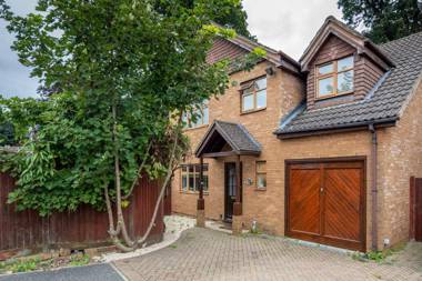 Maidenhead Pet Friendly 4 Bed House Free Parking