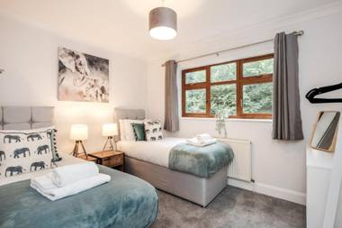 Maidenhead Pet Friendly 4 Bed House Free Parking