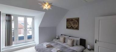 Ferndale Serviced 4 Bedroom 2 Bath house with Parking