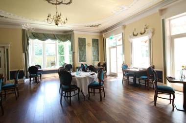 Woodlands Lodge Hotel