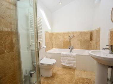 Russet MARTIN (Near New Forest)