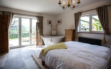 Luxury Cottage with hot tub in the Forest of Dean