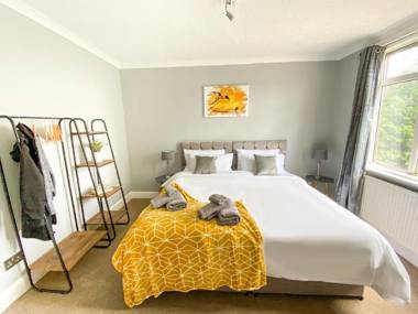 New Contractor House Near LLA Airport & M1 by Comfy Workers