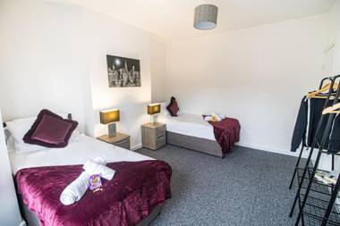 New Contractor House & M1 Access & LLA & Dunstable by Comfy Workers