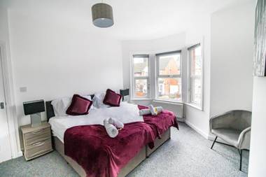 New Contractor House & M1 Access & LLA & Dunstable by Comfy Workers