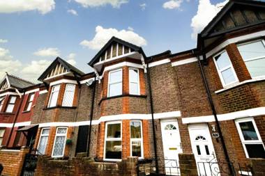 New Contractor House & M1 Access & LLA & Dunstable by Comfy Workers