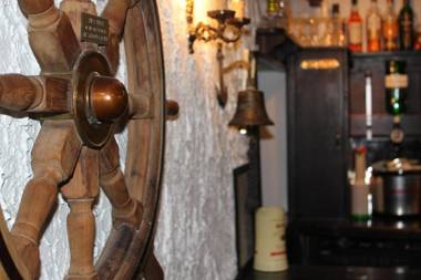 The Upper Largo Hotel & Restaurant