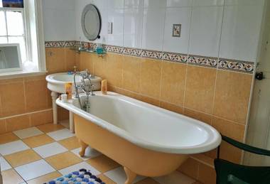 Edwardian Country House - 9 Bed Sleeping up to 21