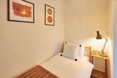 Host & Stay - Artist House