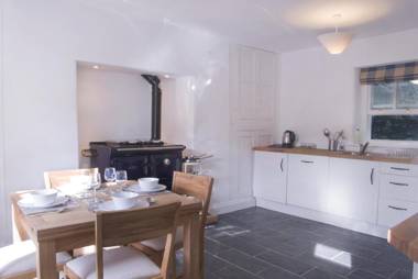 Bronfelin & Troed-y-Rhiw Holiday Cottage
