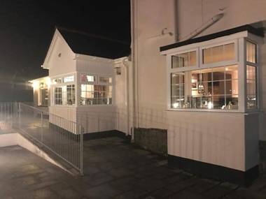 The Ynyscedwyn Arms Hotel