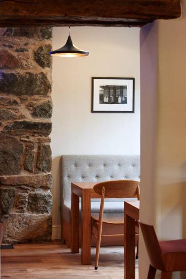 Cross Foxes - Bar Grill Rooms