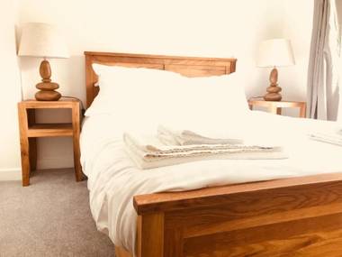 The Golden Fleece Inn