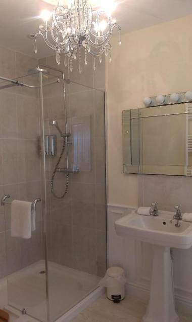 Min y Don Guest House