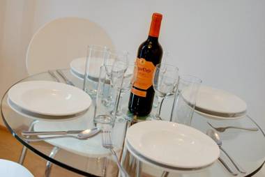 Base Serviced Apartments - Cumberland Street