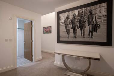 The Castle Collection - 25 Castle Street