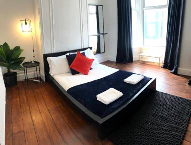 Air Host and Stay - Stanley House Large house sleeps 10 5 mins to city centre