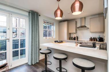 Charming 3-Bedroom Coach House with Free Attached Garage!