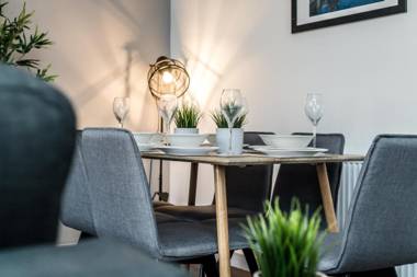 Manhattan Style Apartment with Balcony