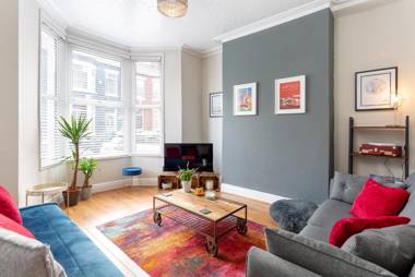 Air Host and Stay - Watford house beautiful period house sleeps 5