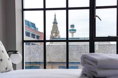 Charming 3Bed Manhattan Style Apt with Large Roof Terrace Parking and Netflix