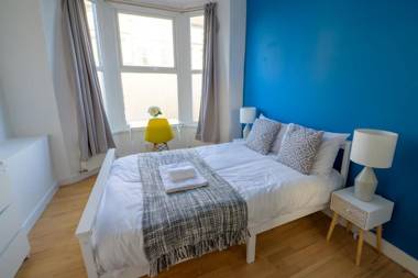 Spacious 5 Bed House perfect for groups great location