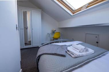 Spacious 5 Bed House perfect for groups great location