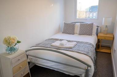 Spacious 5 Bed House perfect for groups great location