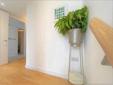 SidemerseyLivingscouk 2BR 2BA Luxury APT in L2 w Parking