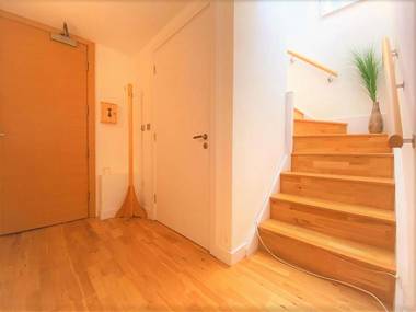 SidemerseyLivingscouk 2BR 2BA Luxury APT in L2 w Parking