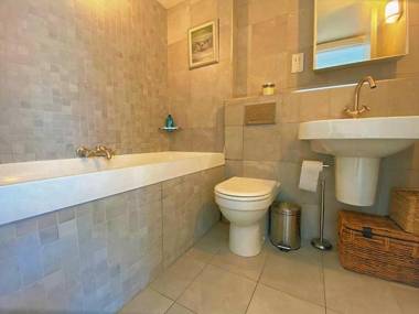 SidemerseyLivingscouk 2BR 2BA Luxury APT in L2 w Parking