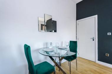 Stylish 2-Bed Apartment - City Centre