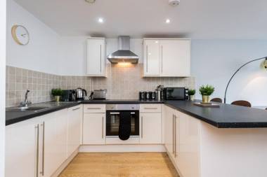 Central 2 Bedroom Apt - Sleeps 7 in Liverpool City Centre