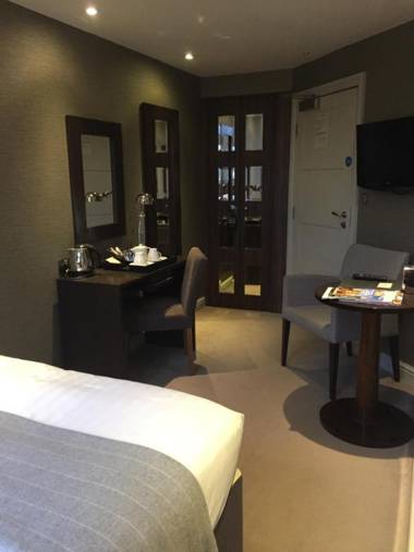 Castle Hotel & Apartments