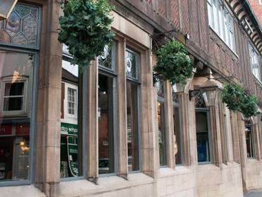 Huckleberrys Bar and Grill