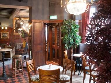 Huckleberrys Bar and Grill