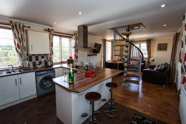 Lincoln Lodge with Private Hot Tub