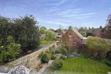 The Lincoln Book Inn