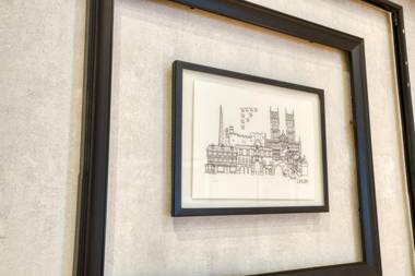 King size 1 bedroom comfort apartment en suite shower free toiletries wifi and hairdryer