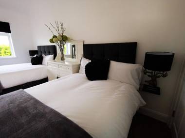 Willow House Bed & Breakfast and Orchard Studios Self Catering