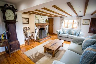 Beautiful 3 Bedroom Cottage - Picturesque Retreat