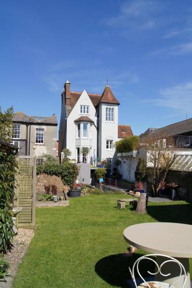 Montys Accommodation