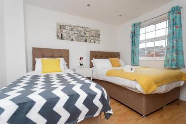 Leeds Townhouse Apartments 7 Beds in 4 Bedrooms