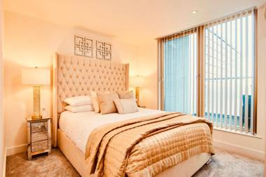 Deluxe City Centre Apt Waterside View& Free Parking!